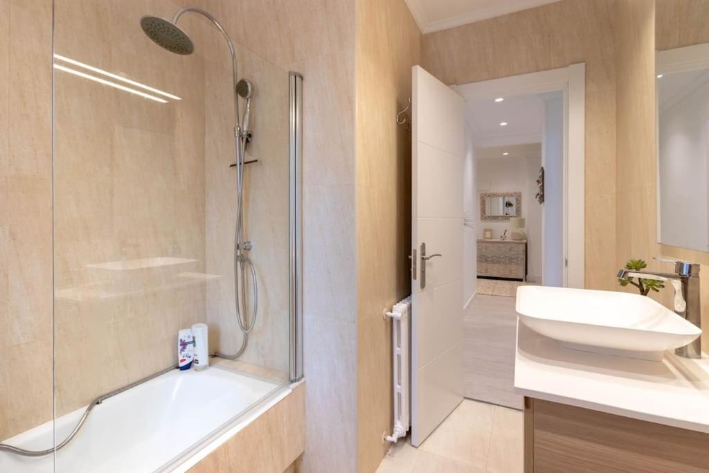 Apartamento Luxury Centro Bilbao Garaje ภายนอก รูปภาพ